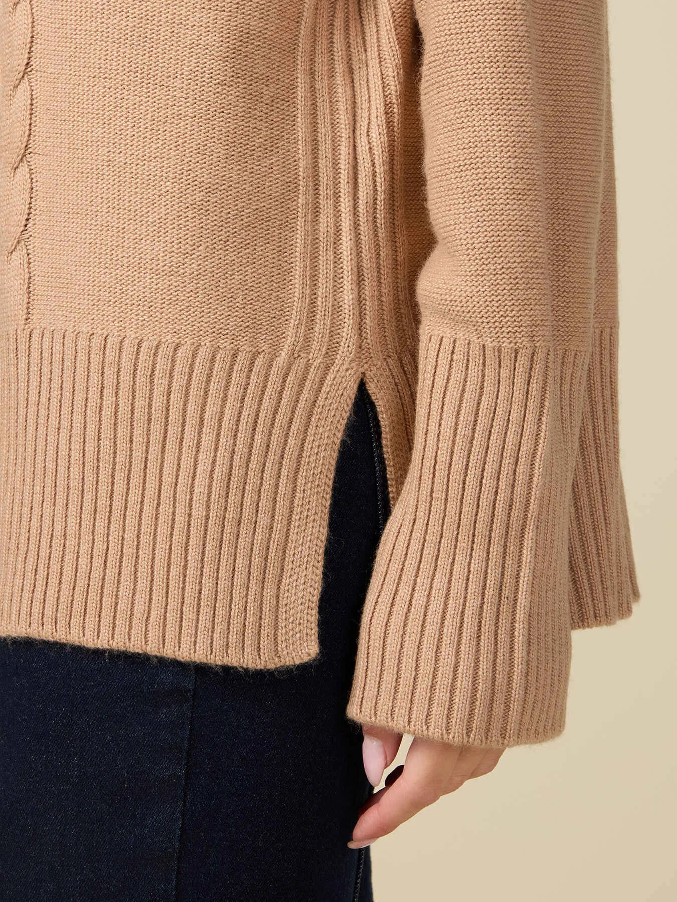 Maglia dolcevita con dettaglio trecce