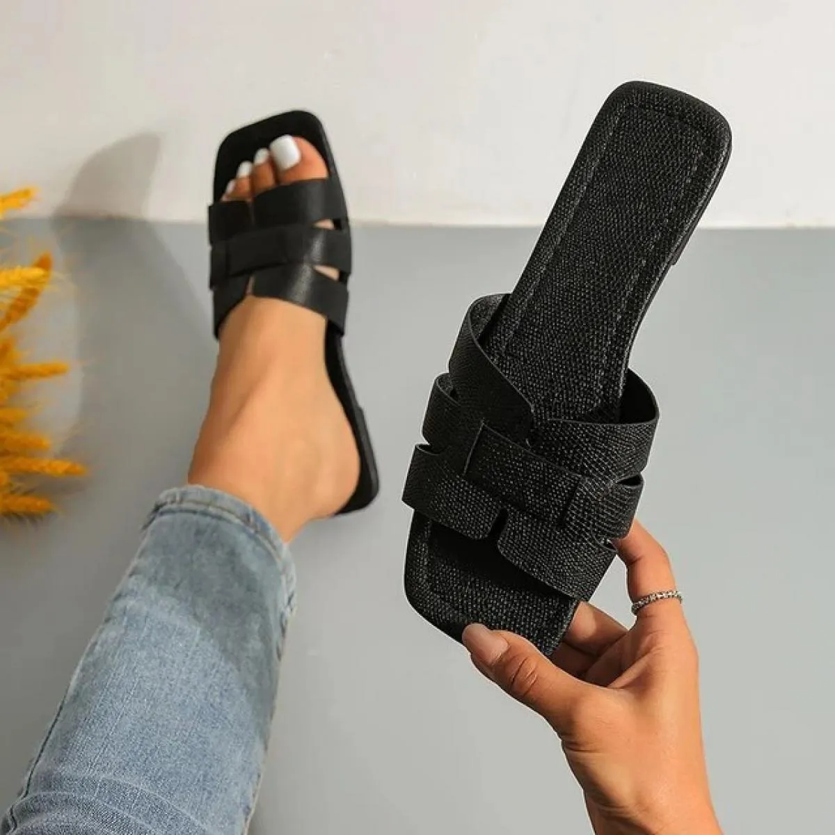 Pantofole estive da donna piatte di lusso all'aperto infradito da spiaggia sandali femminili tendenza design del marchio diaposi